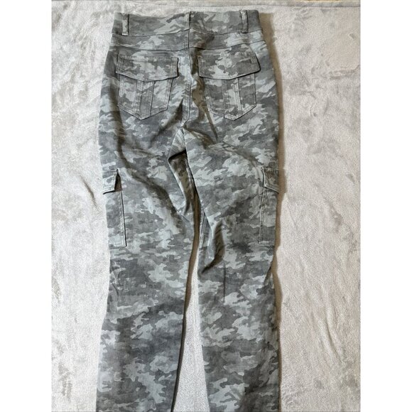 Women’s Spanx Cargo Style Camo Pants Gray Medium - Picture 11 of 11
